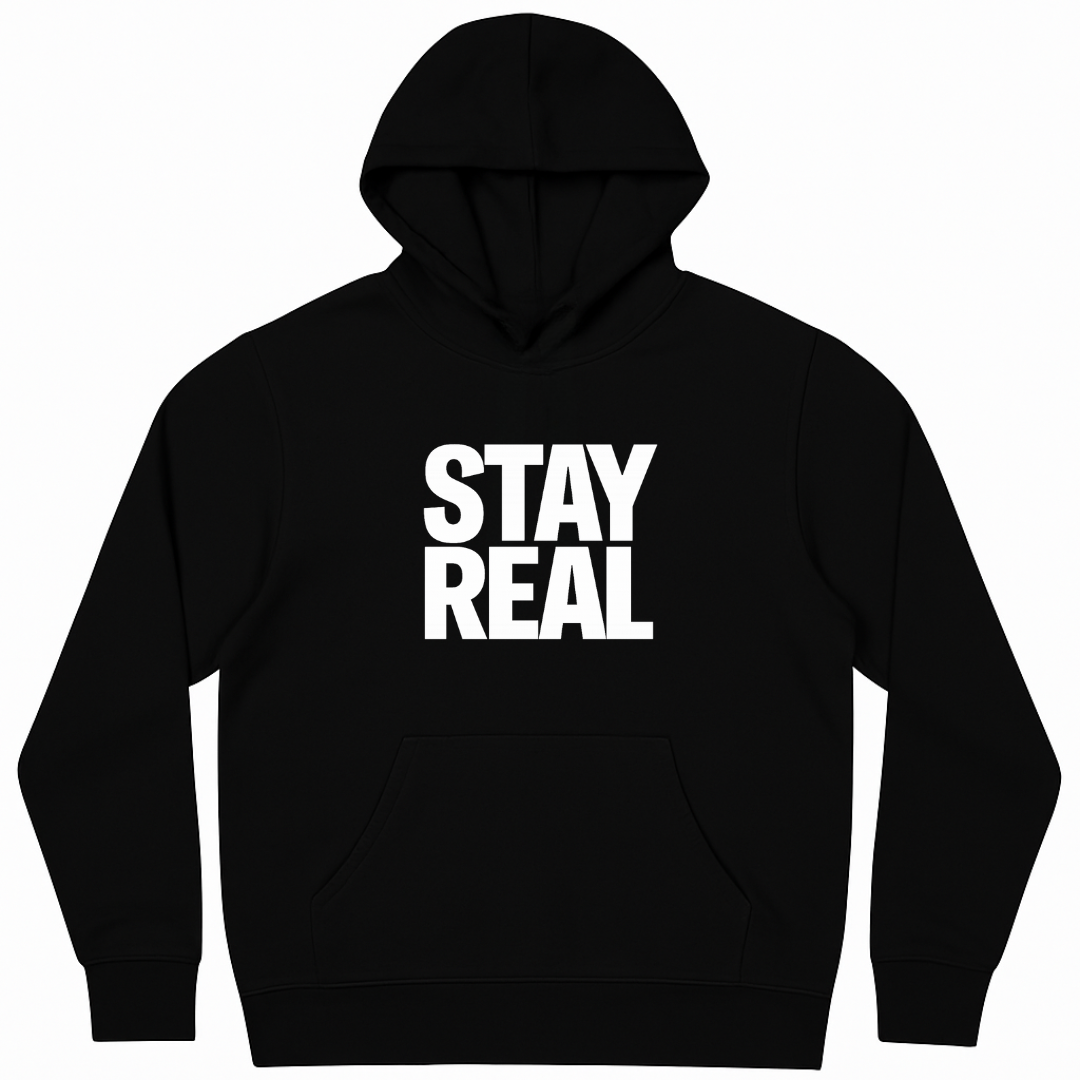 تصميم جريء بلمسة قوة Stay Real – هودي